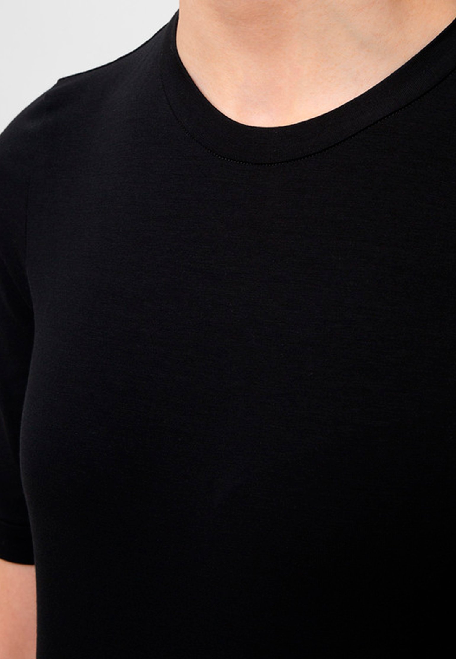 T-Shirt BRUNELLO CUCINELLI Color: black (Code: 634) in online store Allure