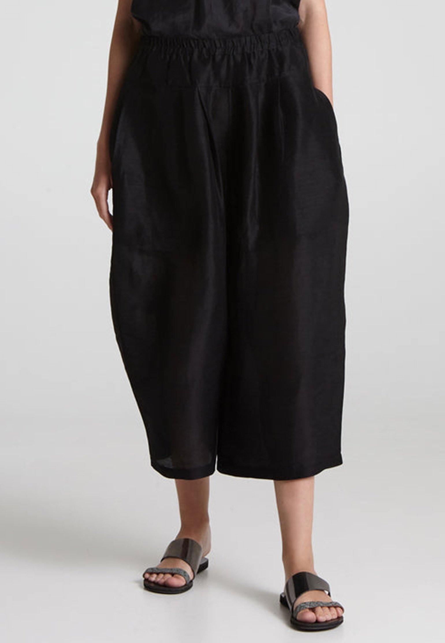 Shorts MAURIZIO Color: black (Code: 3340) in online store Allure
