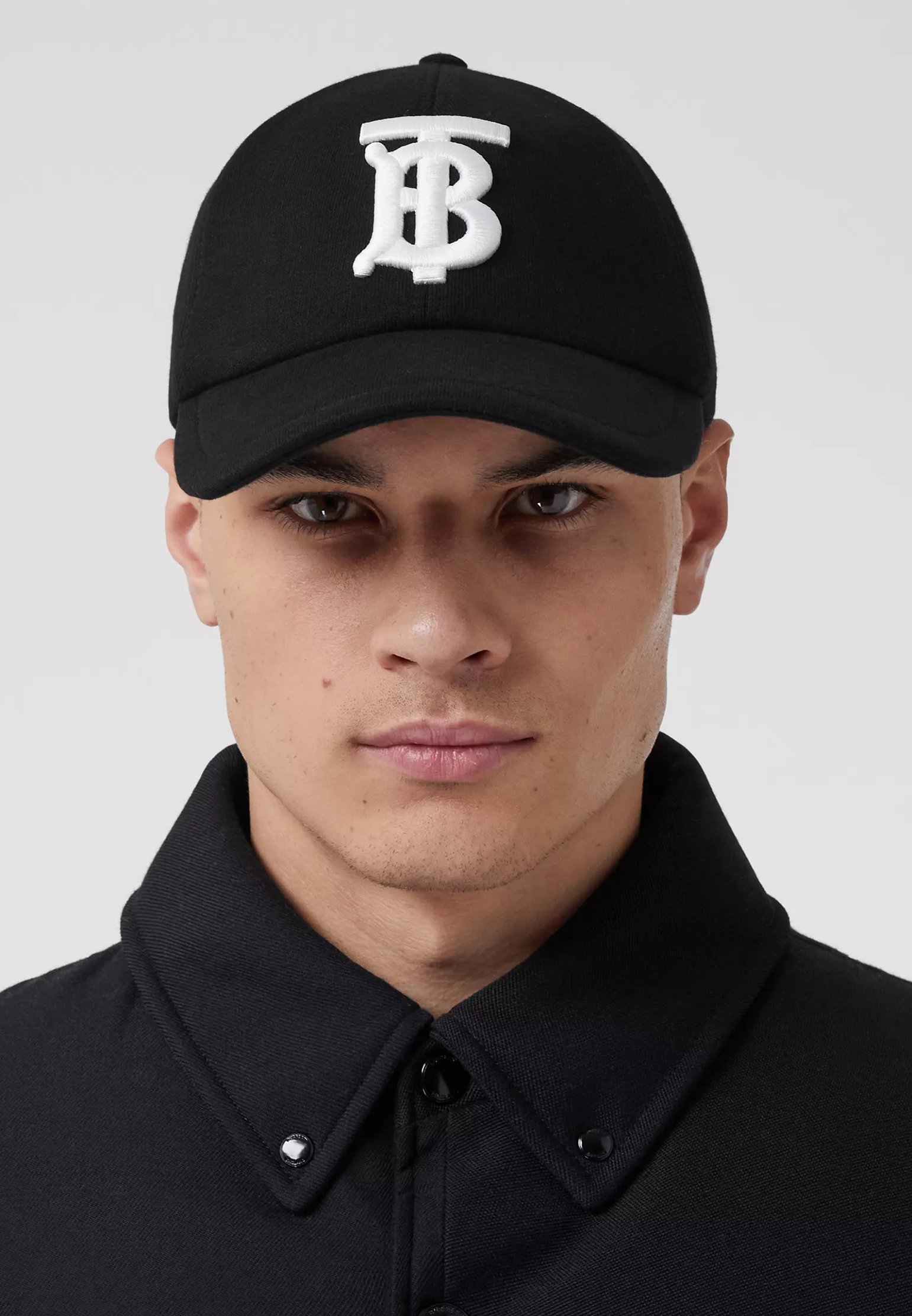 Baseball cap BURBERRY Color: black (Code: 905) in online store Allure